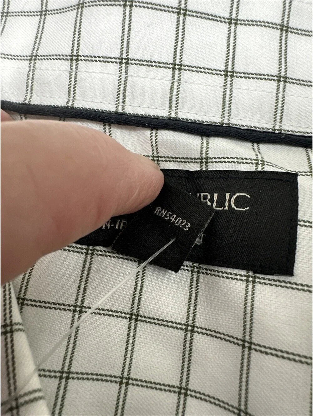 Banana Republic Classic Fit Non Iron Men's Long Sleeve size  Medium Checkered